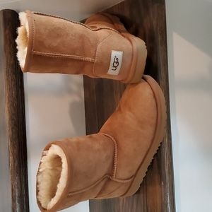 UGG short brown boots girls 4